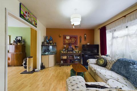 72 Elmside, New Addington, Croydon, CR0 9DU