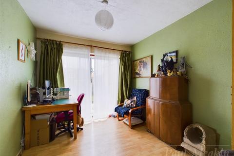 72 Elmside, New Addington, Croydon, CR0 9DU