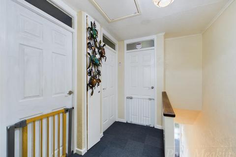 72 Elmside, New Addington, Croydon, CR0 9DU