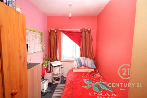 65 Falcon Drive, Stanwell, Staines, TW19 7EX