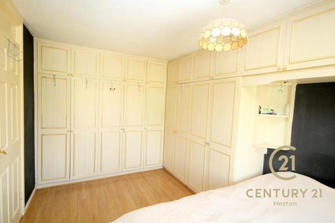 65 Falcon Drive, Stanwell, Staines, TW19 7EX