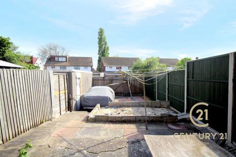 65 Falcon Drive, Stanwell, Staines, TW19 7EX