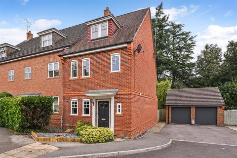 4 bedroom townhouse for sale, Blythe Close, Enham Alamein, Andover