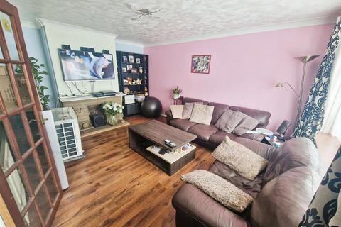 3 bedroom end of terrace house for sale, Seymour Road, Tilbury