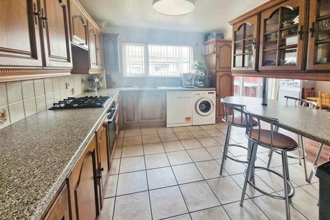 3 bedroom end of terrace house for sale, Seymour Road, Tilbury