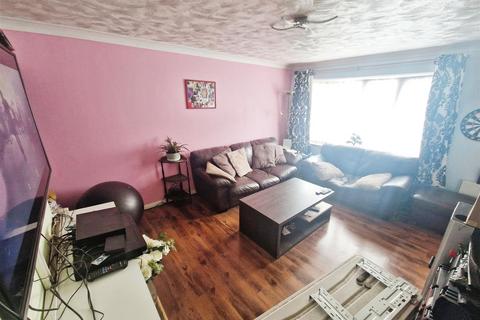 3 bedroom end of terrace house for sale, Seymour Road, Tilbury