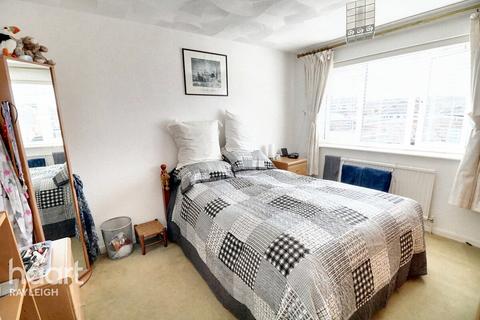 12 Bolney Drive, Leigh-on-sea, SS9 5HQ
