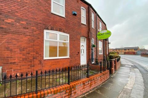 3 bedroom terraced house to rent, Green Lane, Salford M30