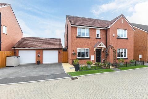 5 bedroom detached house for sale, Pontefract Avenue, Trowbridge