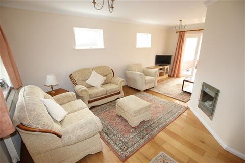 4 bedroom semi-detached house for sale, Leas Road, Clacton on Sea