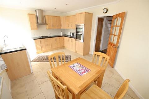 4 bedroom semi-detached house for sale, Leas Road, Clacton on Sea