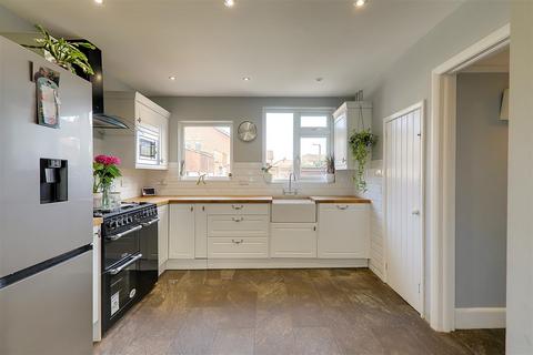 4 bedroom end of terrace house for sale, Sompting Road, Worthing