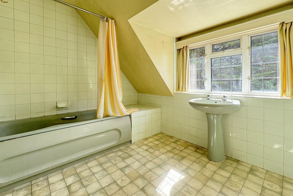 Heather Mede Bathroom