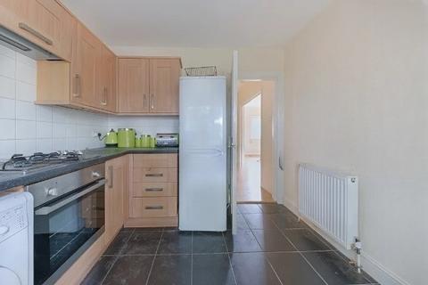 2 bedroom flat to rent, Mortimer Crescent, Kilburn, NW6