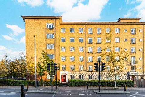 4 bedroom flat to rent, Thorncroft Street, Nine Elms, London, SW8