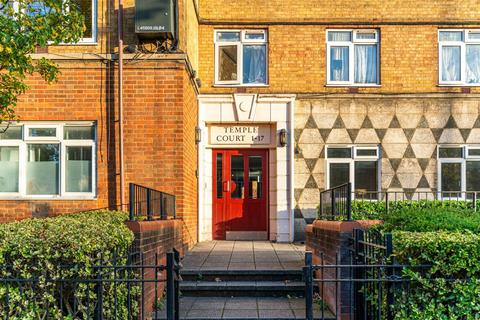 4 bedroom flat to rent, Thorncroft Street, Nine Elms, London, SW8