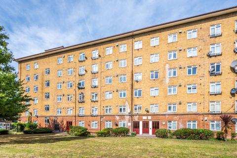 4 bedroom flat to rent, Thorncroft Street, Nine Elms, London, SW8