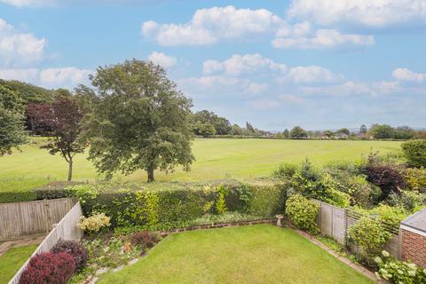 33 Downsview, Heathfield, TN21 8PF