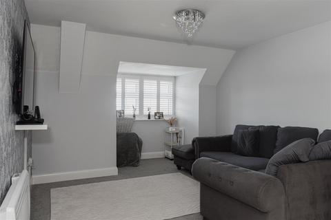 2 bedroom flat for sale, Brighton Road, Lower Kingswood KT20