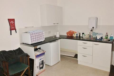 1 bedroom in a flat share to rent, Chaucer Road, Bedford MK40