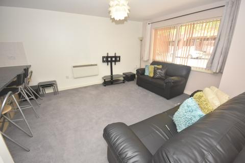 2 bedroom flat to rent, Stretford Road, Hulme, Manchester, M15 5TN