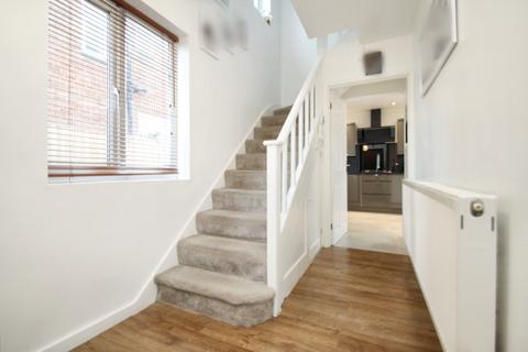 3 bedroom semi-detached house to rent, Fyfield Road, Woodford Green