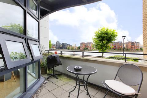 2 bedroom flat for sale, Prices Court, Battersea, London