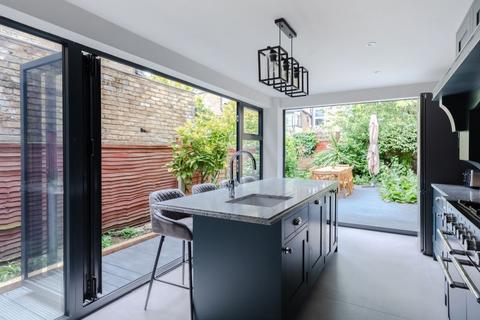 4 bedroom house to rent, Percy Road, London