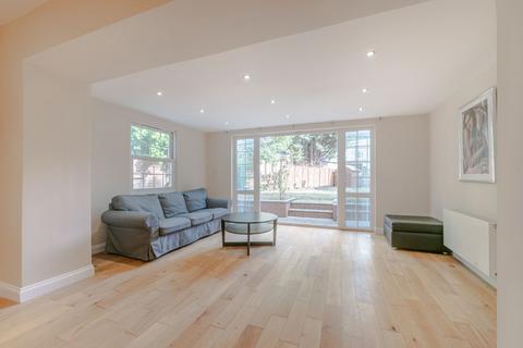 3 bedroom flat for sale, Abbey Road, South Hampstead, London