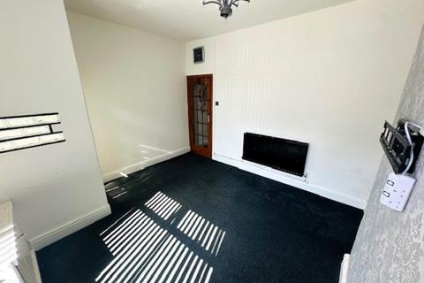 3 bedroom end of terrace house to rent, Halliwell Road, Halliwell, Bolton