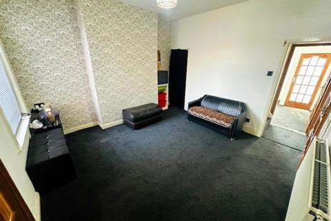 3 bedroom end of terrace house to rent, Halliwell Road, Halliwell, Bolton