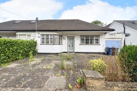 2 bedroom bungalow for sale, Highview Gardens, Edgware