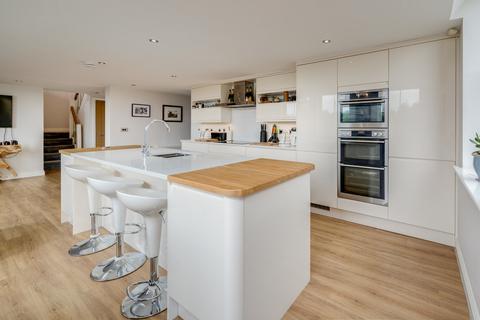 129 Whitehall Road, Drighlington, Bradford, BD11 1LN