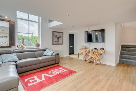 129 Whitehall Road, Drighlington, Bradford, BD11 1LN