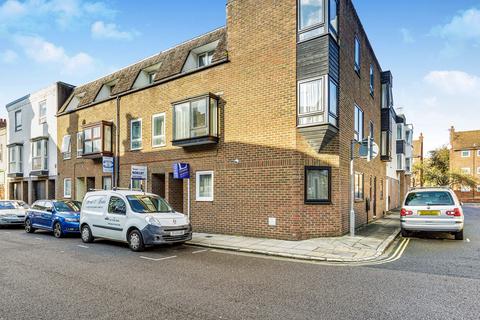 3 bedroom terraced house to rent, Great Southsea Street, Southsea