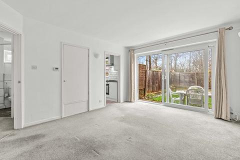2 bedroom ground floor maisonette to rent, Cumberland Close, Little Chalfont`