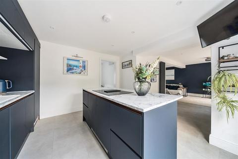 4 bedroom semi-detached house for sale, Mantle Street, Wellington