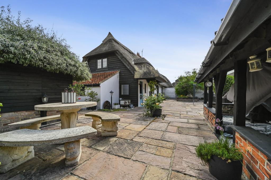 PT-FC(COL)-Walnut Tree Cottage-21