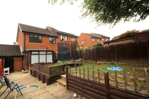 4 Greenriggs, Luton, LU2 9TQ