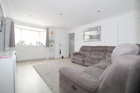 4 Greenriggs, Luton, LU2 9TQ