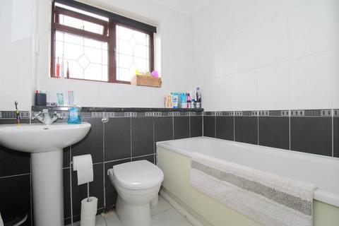4 Greenriggs, Luton, LU2 9TQ
