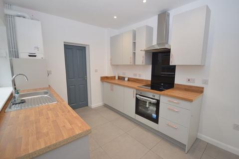3 bedroom terraced house to rent, Park Road, Widnes