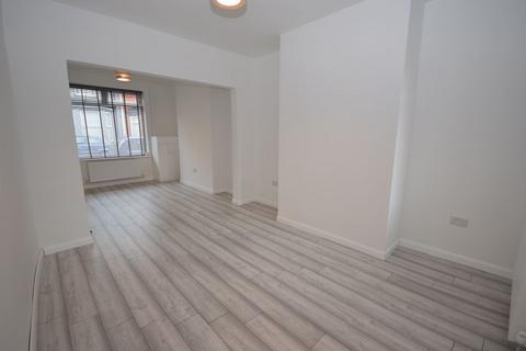 3 bedroom terraced house to rent, Park Road, Widnes