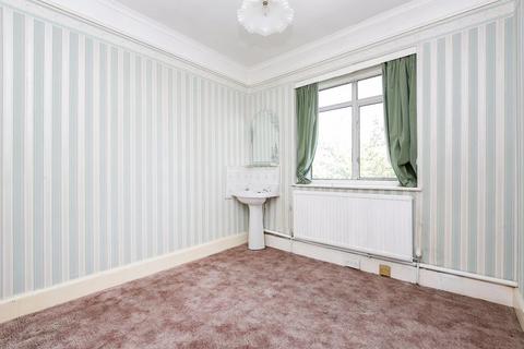 11 Wyatt Park Road, London, SW2 3TN
