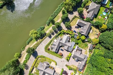 16 Bilbrook Lane, Furzton, Milton Keynes, MK4 1LW