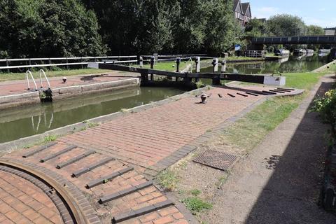 1 Lock View Lane, Bletchley, Milton Keynes, MK1 1BY