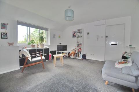 Studio for sale, Hunting Gate Drive, Chessington