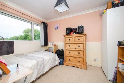 32 Ferndale Close, Burntwood, WS7 4US