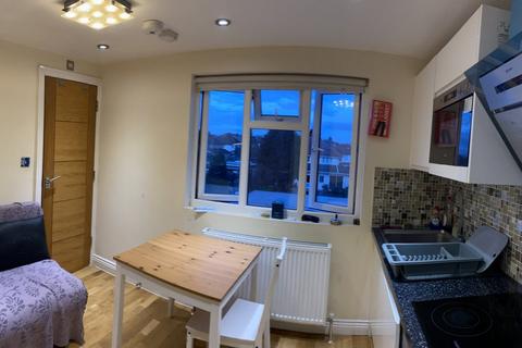 Studio to rent, HA2 8NR