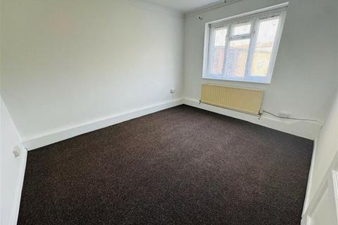 3 bedroom flat for sale, PADNALL COURT, CHADWELL HEATH RM6